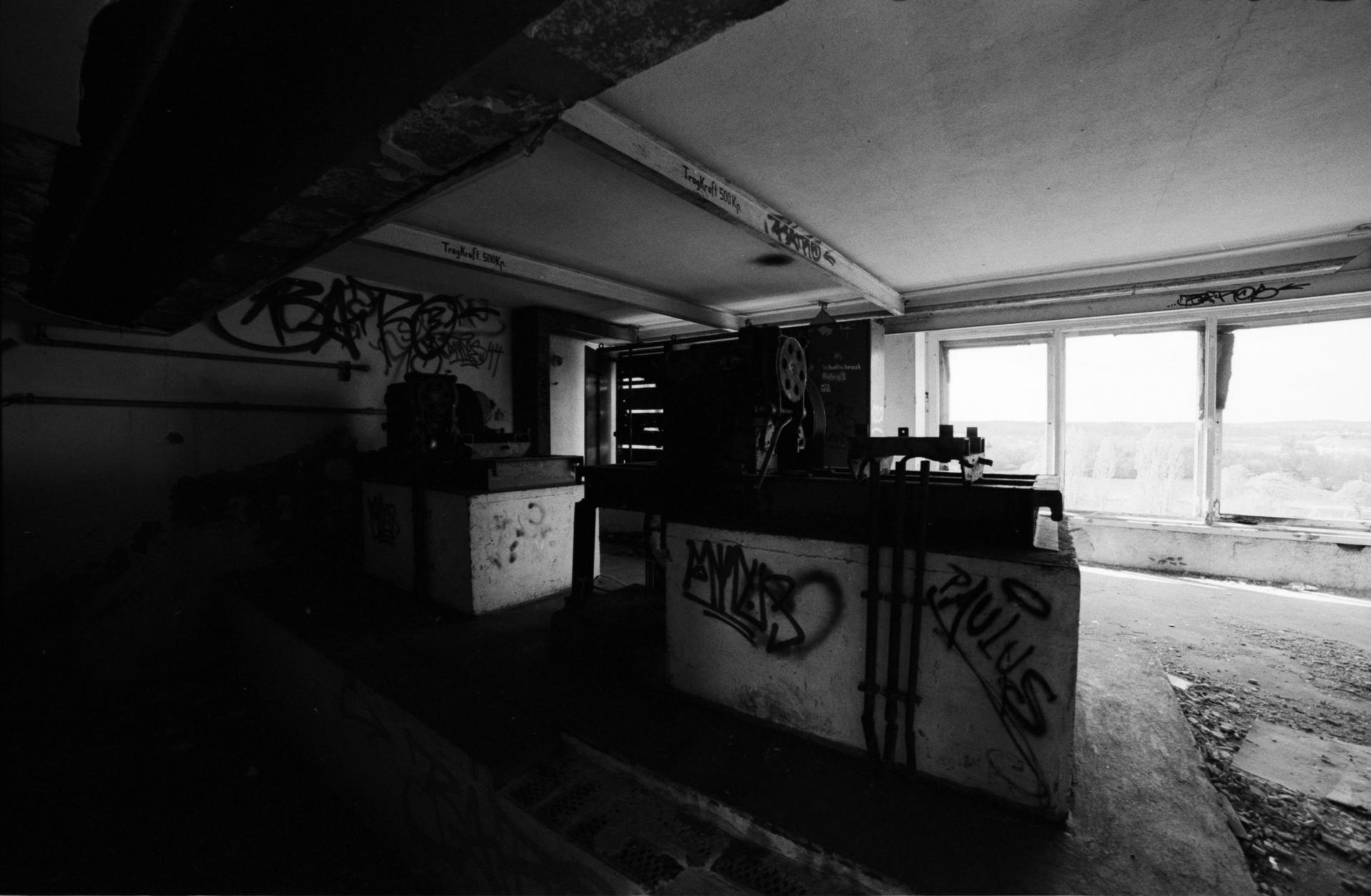 Thumbnail /2022 Brandenburg/Eisenhüttenstadt/Wohnblock Aufzug.jpg